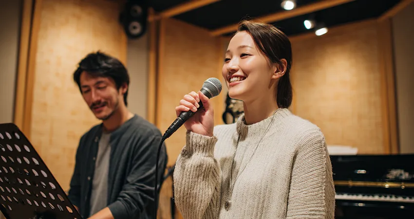 ボイトレをする歌手志望者