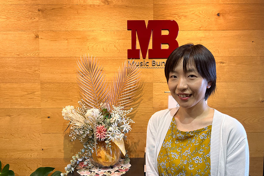 事務所エントランスにて星里光音撮影